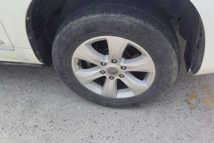 Used Haval H9 2017 2.0T Gasoline 4x4 Prestige Model 7 Seats Right Front Wheel Hub