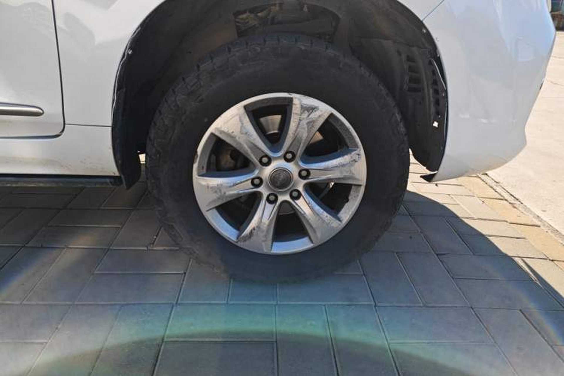 Used Haval H9 2017 2.0T Gasoline 4x4 Prestige Model 7 Seats Right Front Wheel Hub