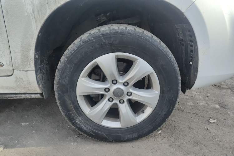 Used Haval H9 2017 2.0T Gasoline 4x4 Prestige Model 7 Seats Right Front Wheel Hub