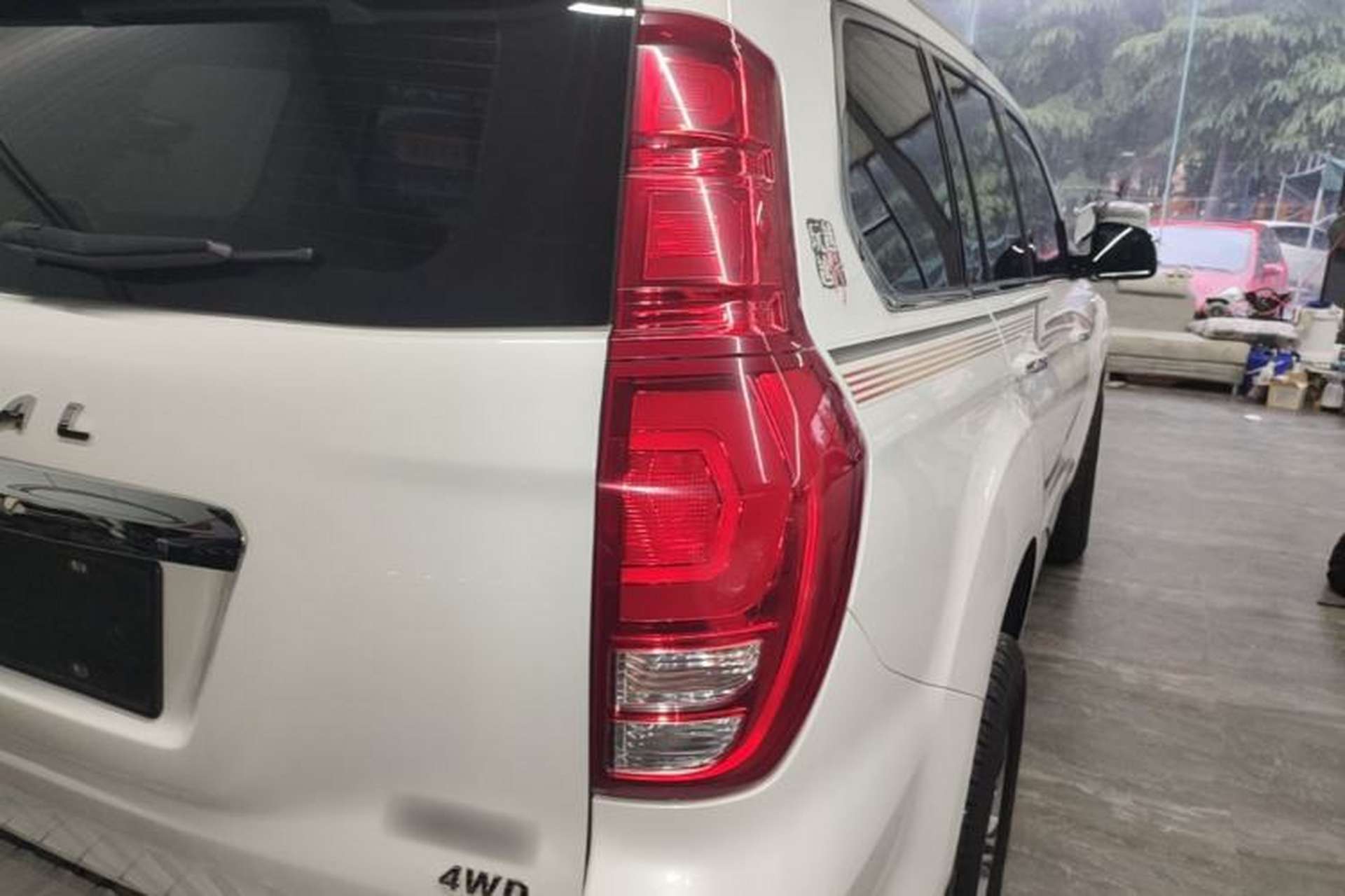 Used Haval H9 2017 2.0T Gasoline 4x4 Luxury 7-Seater Right Rear Taillight