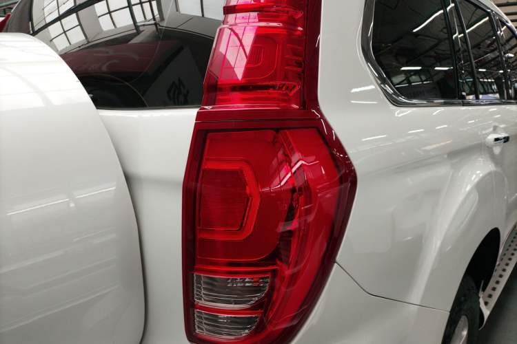 Used Haval H9 2017 2.0T Gasoline 4x4 Comfort Edition 5 Seats Right Rear Taillight