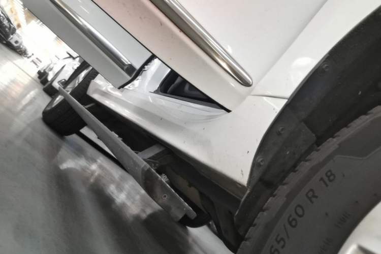 Used Haval H9 2017 2.0T Gasoline 4x4 Luxury 7-Seater Right Side Sill