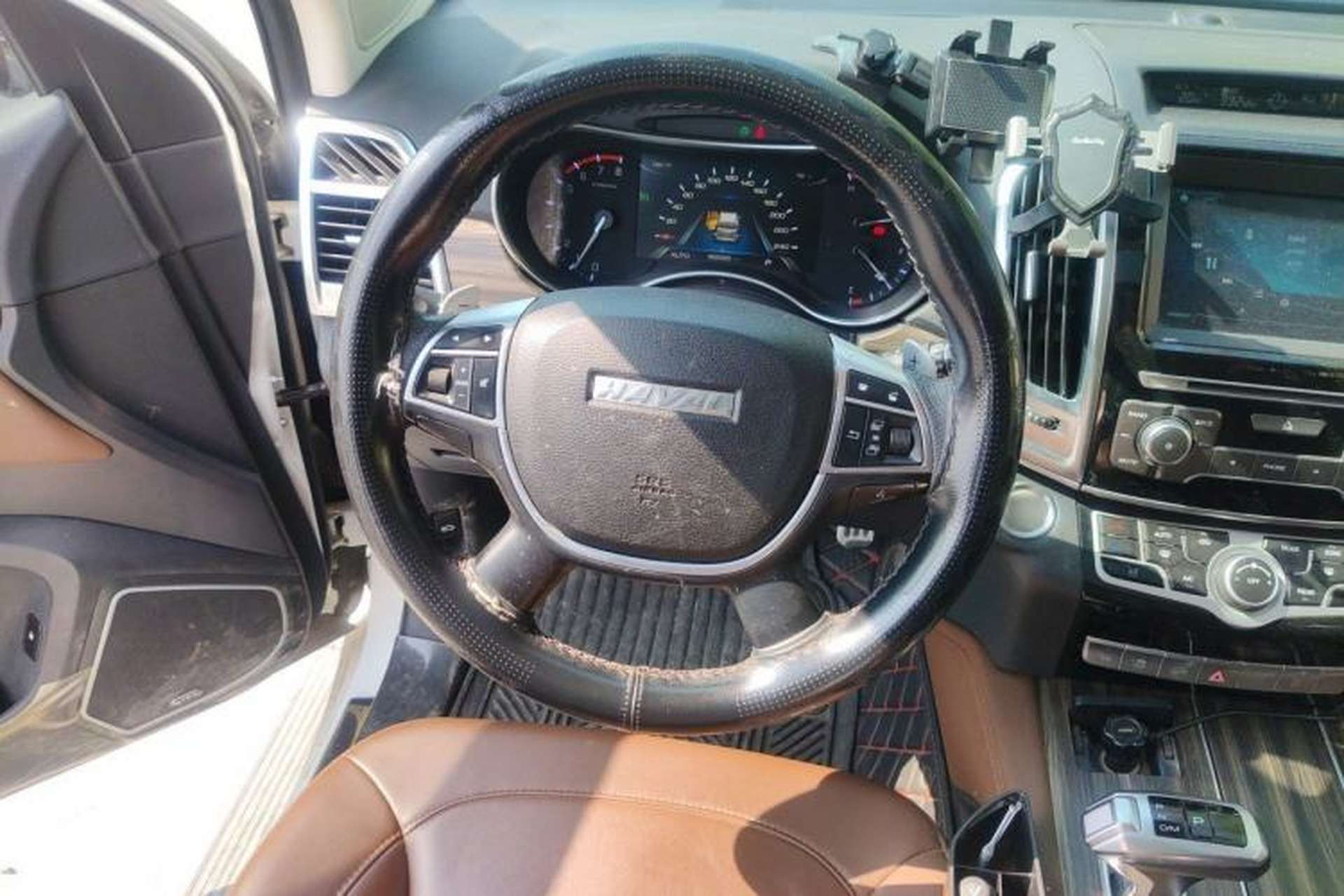 Used Haval H9 2017 2.0T Gasoline 4x4 Luxury 7-Seater Steering Wheel