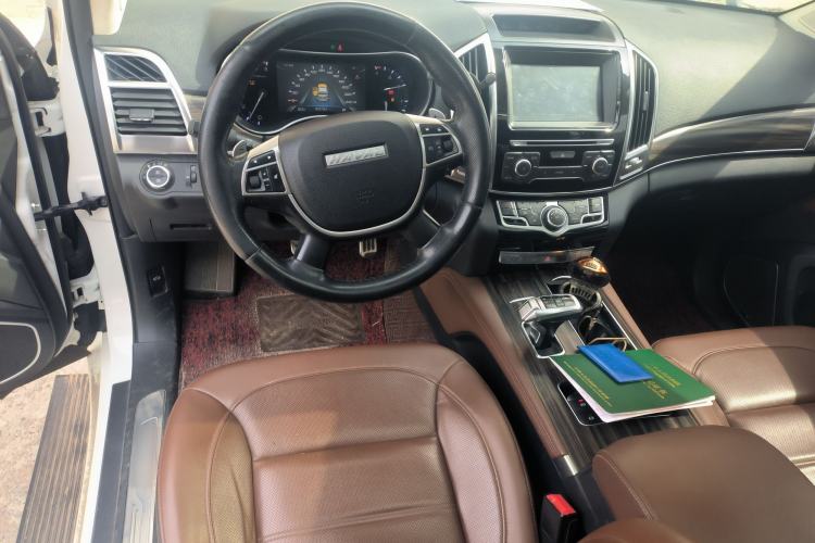 Used Haval H9 2017 2.0T Gasoline 4x4 Luxury 7-Seater Steering Wheel
