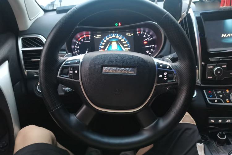 Used Haval H9 2017 2.0T Gasoline 4x4 Luxury 7-Seater Steering Wheel