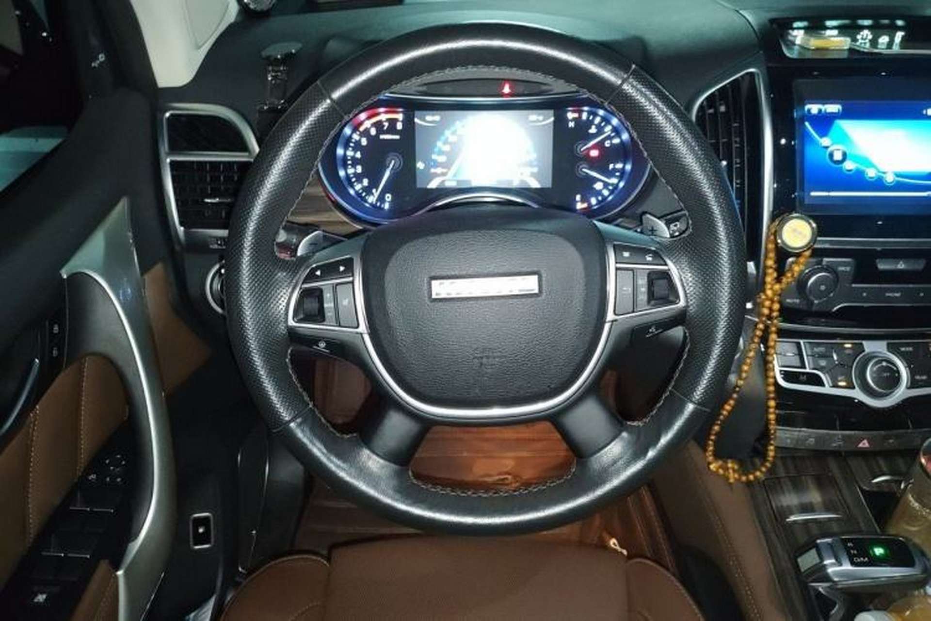 Used Haval H9 2017 2.0T Gasoline 4x4 Prestige Model 7 Seats Steering Wheel