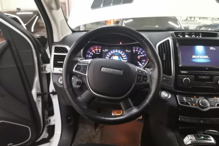 Used Haval H9 2017 2.0T Gasoline 4x4 Luxury 7-Seater Steering Wheel