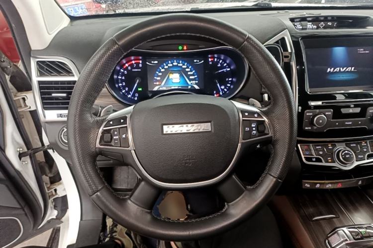 Used Haval H9 2017 2.0T Gasoline 4x4 Luxury 7-Seater Steering Wheel