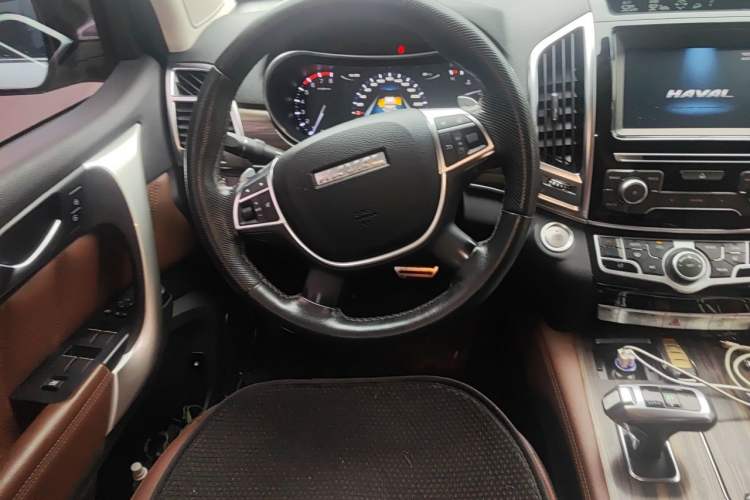 Used Haval H9 2017 2.0T Gasoline 4x4 Luxury 7-Seater Steering Wheel