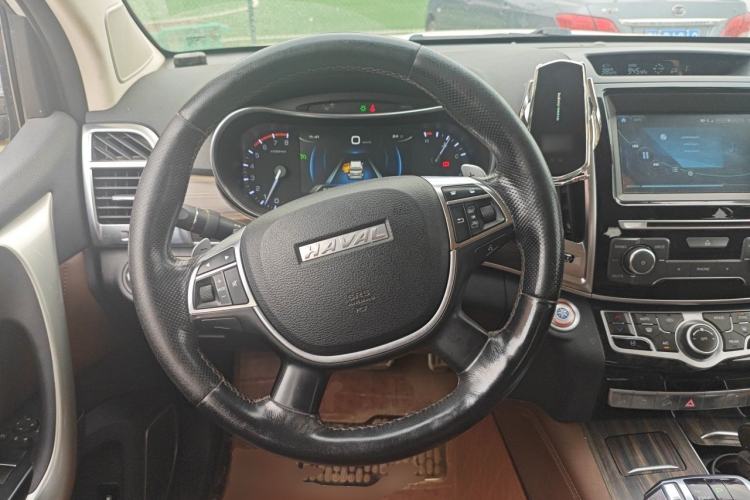 Used Haval H9 2017 2.0T Gasoline 4x4 Luxury 7-Seater Steering Wheel