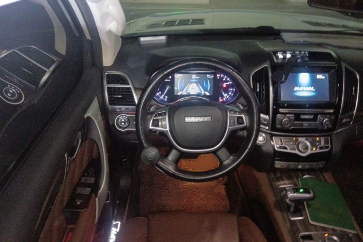 Used Haval H9 2017 2.0T Gasoline 4x4 Prestige Model 7 Seats Steering Wheel