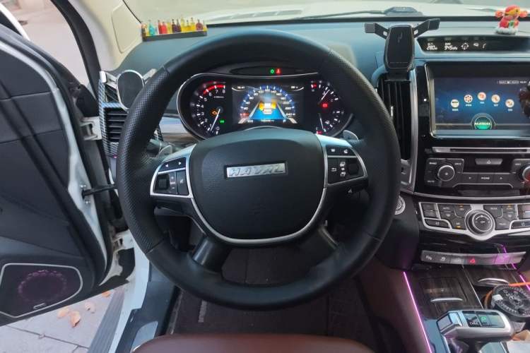 Used Haval H9 2017 2.0T Gasoline 4x4 Luxury 7-Seater Steering Wheel