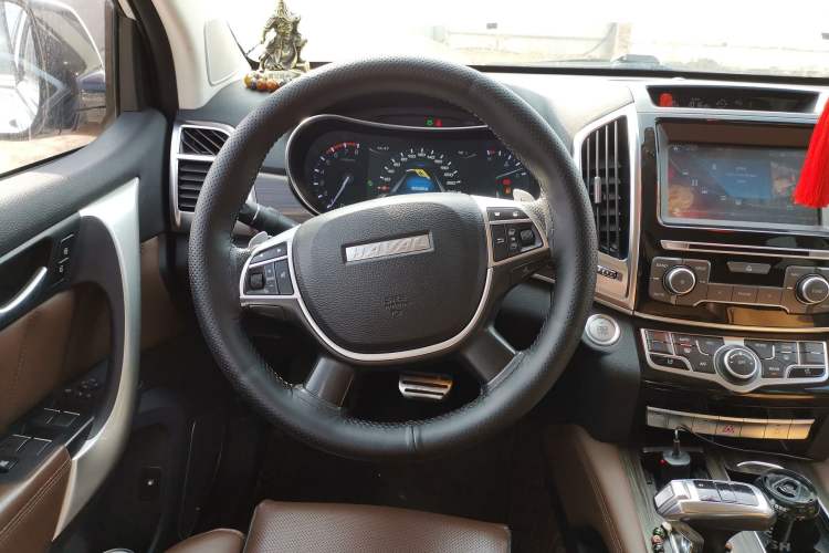 Used Haval H9 2017 2.0T Gasoline 4x4 Premium 5-Seater Steering Wheel