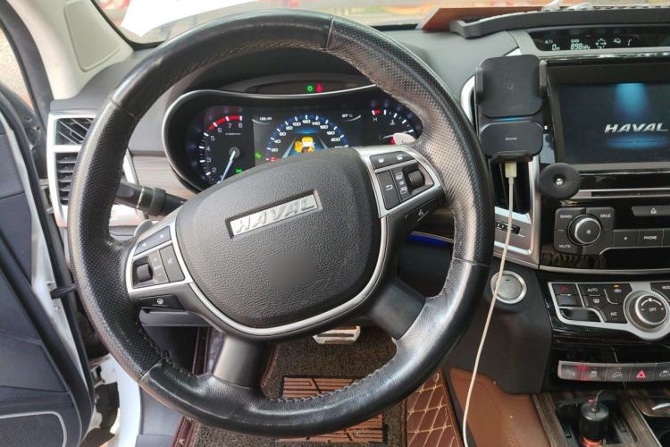 Used Haval H9 2017 2.0T Gasoline 4x4 Prestige Model 7 Seats Steering Wheel