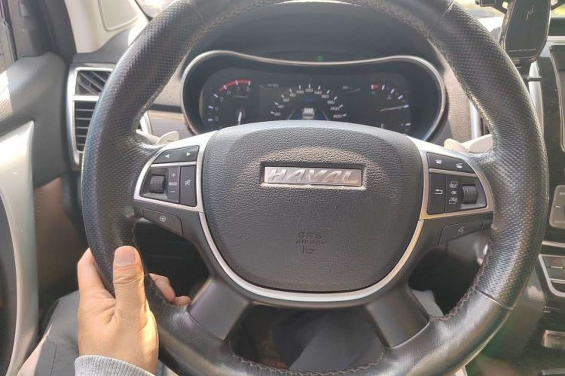 Used Haval H9 2017 2.0T Gasoline 4x4 Prestige Model 7 Seats Steering Wheel