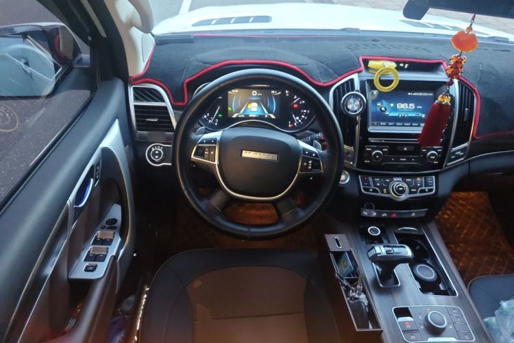 Used Haval H9 2017 2.0T Gasoline 4x4 Luxury 7-Seater Steering Wheel