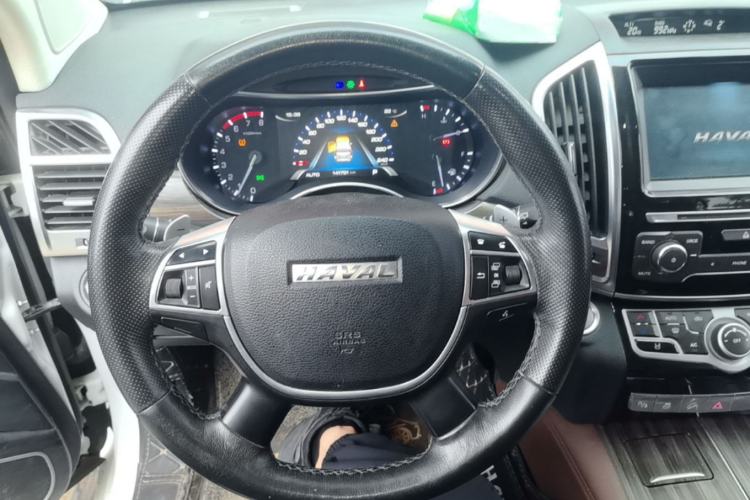 Used Haval H9 2017 2.0T Gasoline 4x4 Luxury 7-Seater Steering Wheel