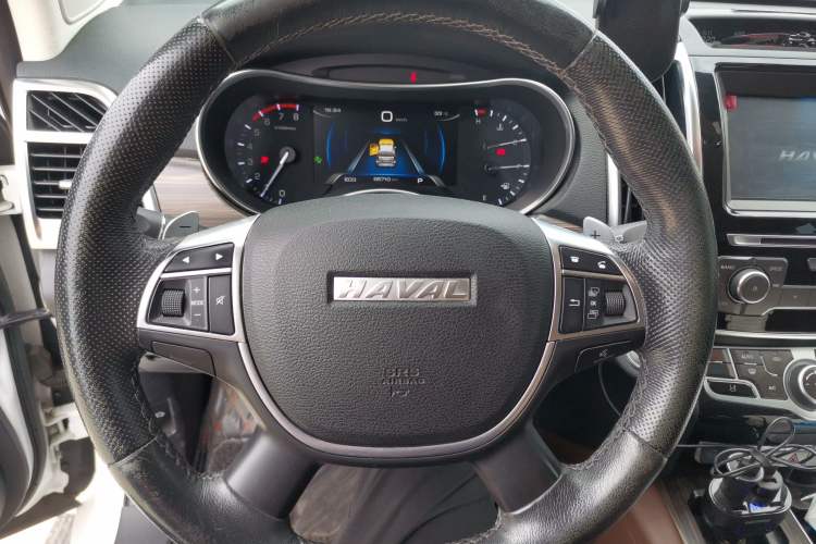 Used Haval H9 2017 2.0T Gasoline 4x4 Luxury 7-Seater Steering Wheel