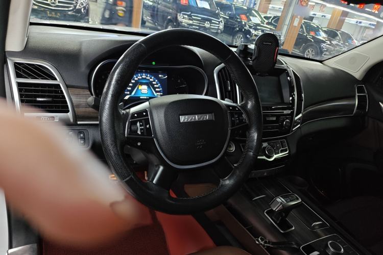 Used Haval H9 2017 2.0T Gasoline 4x4 Luxury 7-Seater Steering Wheel