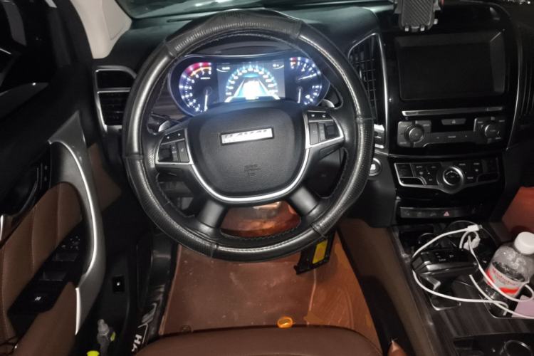 Used Haval H9 2017 2.0T Gasoline 4x4 Comfort Edition 5 Seats Steering Wheel
