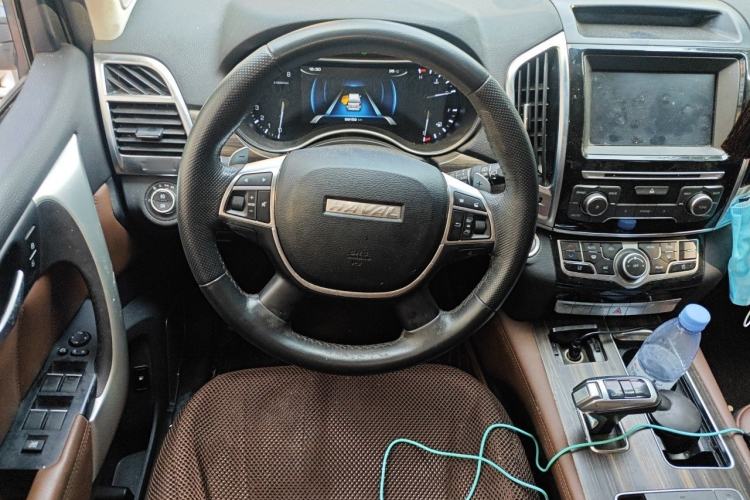 Used Haval H9 2017 2.0T Gasoline 4x4 Luxury 7-Seater Steering Wheel