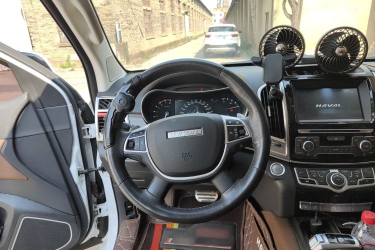 Used Haval H9 2017 2.0T Gasoline 4x4 Luxury 7-Seater Steering Wheel