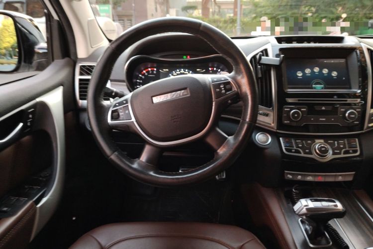 Used Haval H9 2017 2.0T Gasoline 4x4 Luxury 7-Seater Steering Wheel