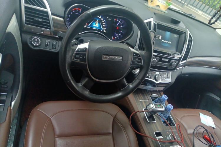Used Haval H9 2017 2.0T Gasoline 4x4 Luxury 7-Seater Steering Wheel