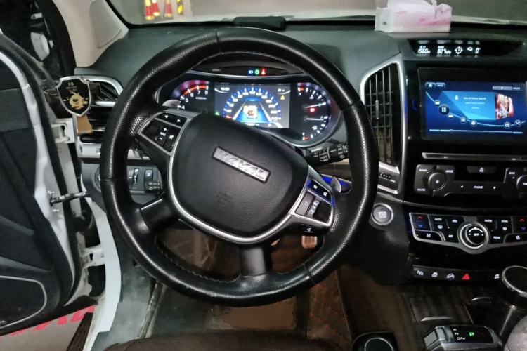 Used Haval H9 2017 2.0T Gasoline 4x4 Premium 5-Seater Steering Wheel