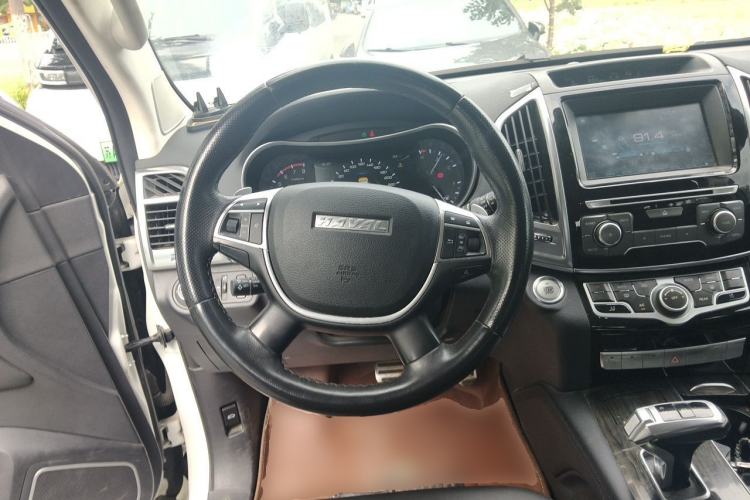 Used Haval H9 2017 2.0T Gasoline 4x4 Luxury 7-Seater Steering Wheel