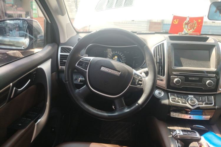 Used Haval H9 2017 2.0T Gasoline 4x4 Luxury 7-Seater Steering Wheel
