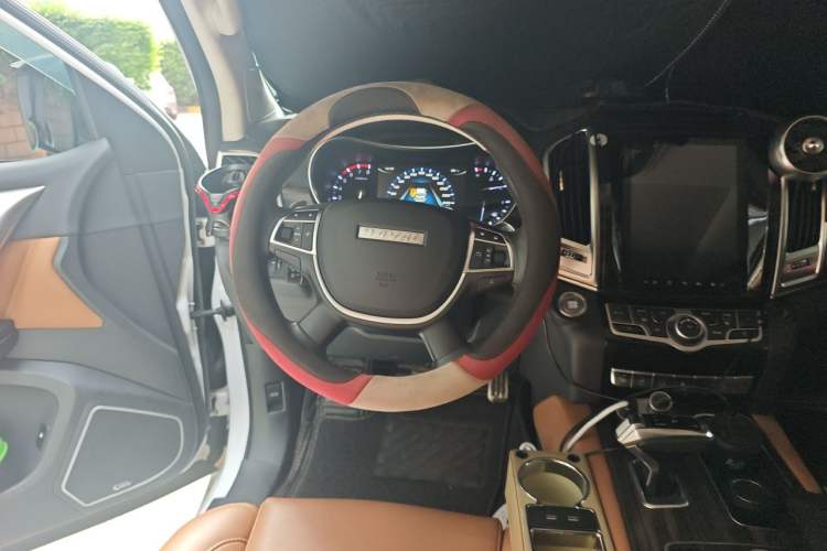 Used Haval H9 2017 2.0T Gasoline 4x4 Premium 5-Seater Steering Wheel
