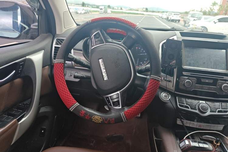 Used Haval H9 2017 2.0T Gasoline 4x4 Luxury 7-Seater Steering Wheel