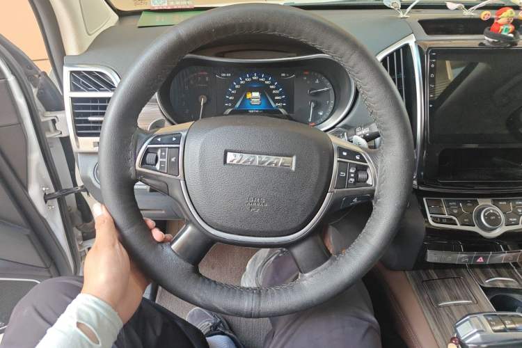 Used Haval H9 2017 2.0T Gasoline 4x4 Luxury 7-Seater Steering Wheel