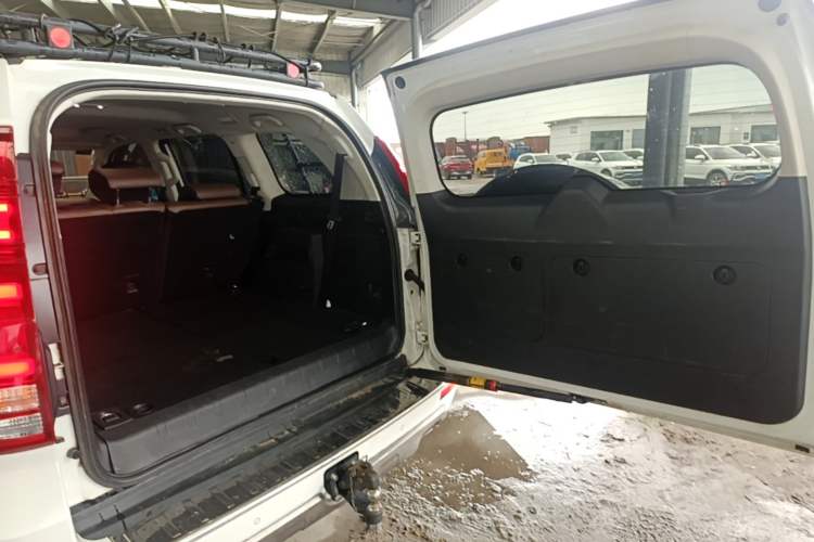 Used Haval H9 2017 2.0T Gasoline 4x4 Luxury 7-Seater Trunk