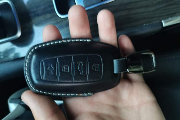 Used Haval H9 2017 2.0T Gasoline 4x4 Luxury 7-Seater Vehicle Key