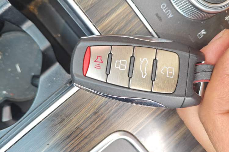Used Haval H9 2017 2.0T Gasoline 4x4 Premium 5-Seater Vehicle Key