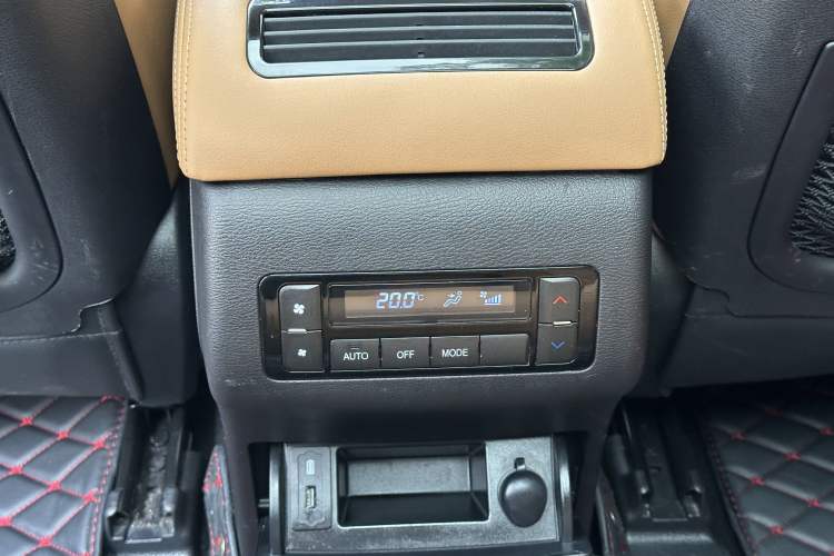Used Haval H9 2020 2.0T Gasoline 4WD Premium Edition 5 Seats Interior 9