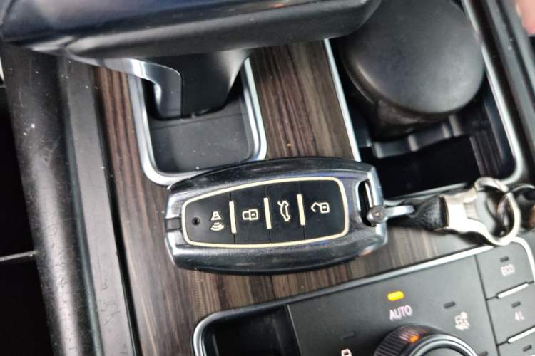 Used Haval H9 2020 2.0T Gasoline 4WD Premium Edition 5 Seats Vehicle Key