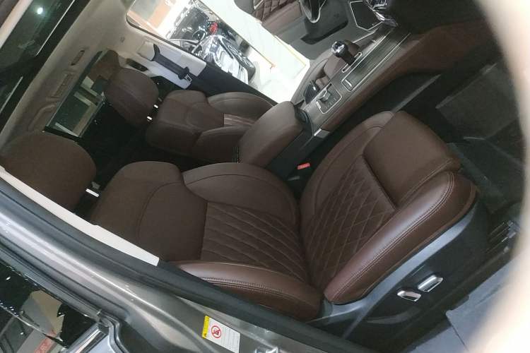 Used Haval H9 2020 2.0T Gasoline 4WD Premium Edition 5 Seats Right Front Seat