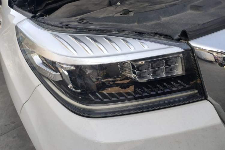 Used Haval H9 2020 2.0T Gasoline 4WD Premium Edition 5 Seats Right Front Headlight