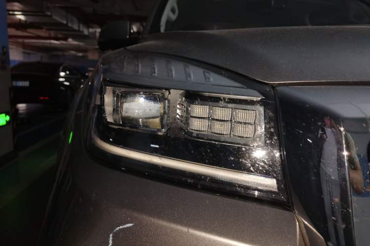 Used Haval H9 2020 2.0T Gasoline 4WD Premium Edition 5 Seats Right Front Headlight