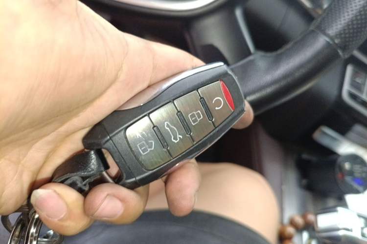 Used Haval H9 2020 2.0T Gasoline 4x4 Luxury 7-Seater Vehicle Key