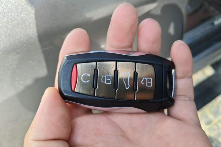Used Haval H9 2020 2.0T Gasoline 4x4 Luxury 7-Seater Vehicle Key