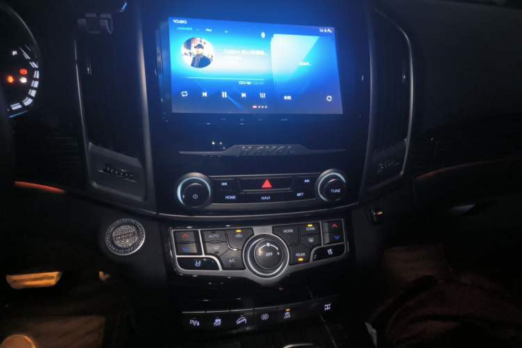 Used Haval H9 2020 2.0T Gasoline 4x4 Luxury 7-Seater Audio And AC Panel