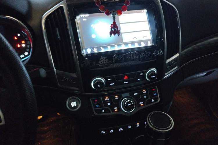 Used Haval H9 2020 2.0T Gasoline 4x4 Prestige 7-Seater Audio And AC Panel