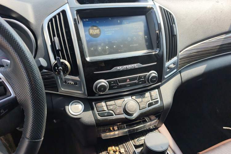 Used Haval H9 2020 2.0T Gasoline 4WD Premium Edition 5 Seats Audio And AC Panel