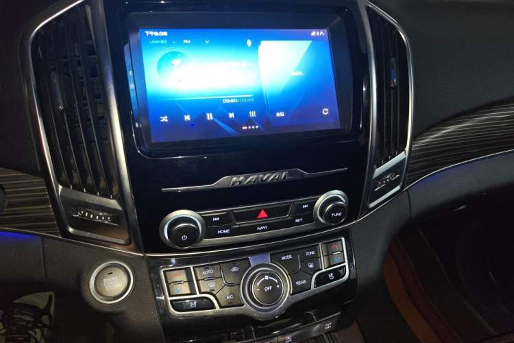 Used Haval H9 2020 2.0T Gasoline 4WD Premium Edition 5 Seats Audio And AC Panel