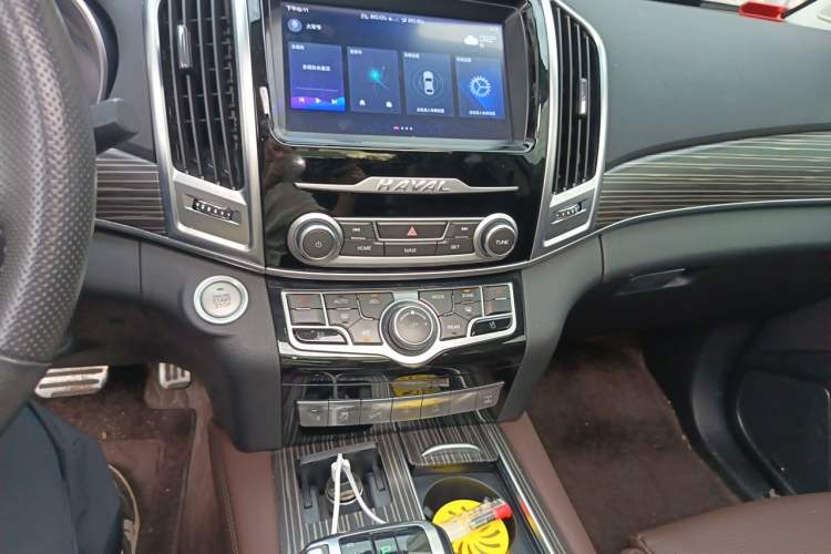 Used Haval H9 2020 2.0T Gasoline 4WD Premium Edition 5 Seats Audio And AC Panel