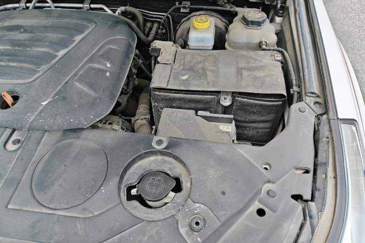 Used Haval H9 2020 2.0T Gasoline 4x4 Luxury 7-Seater Engine Bay Left